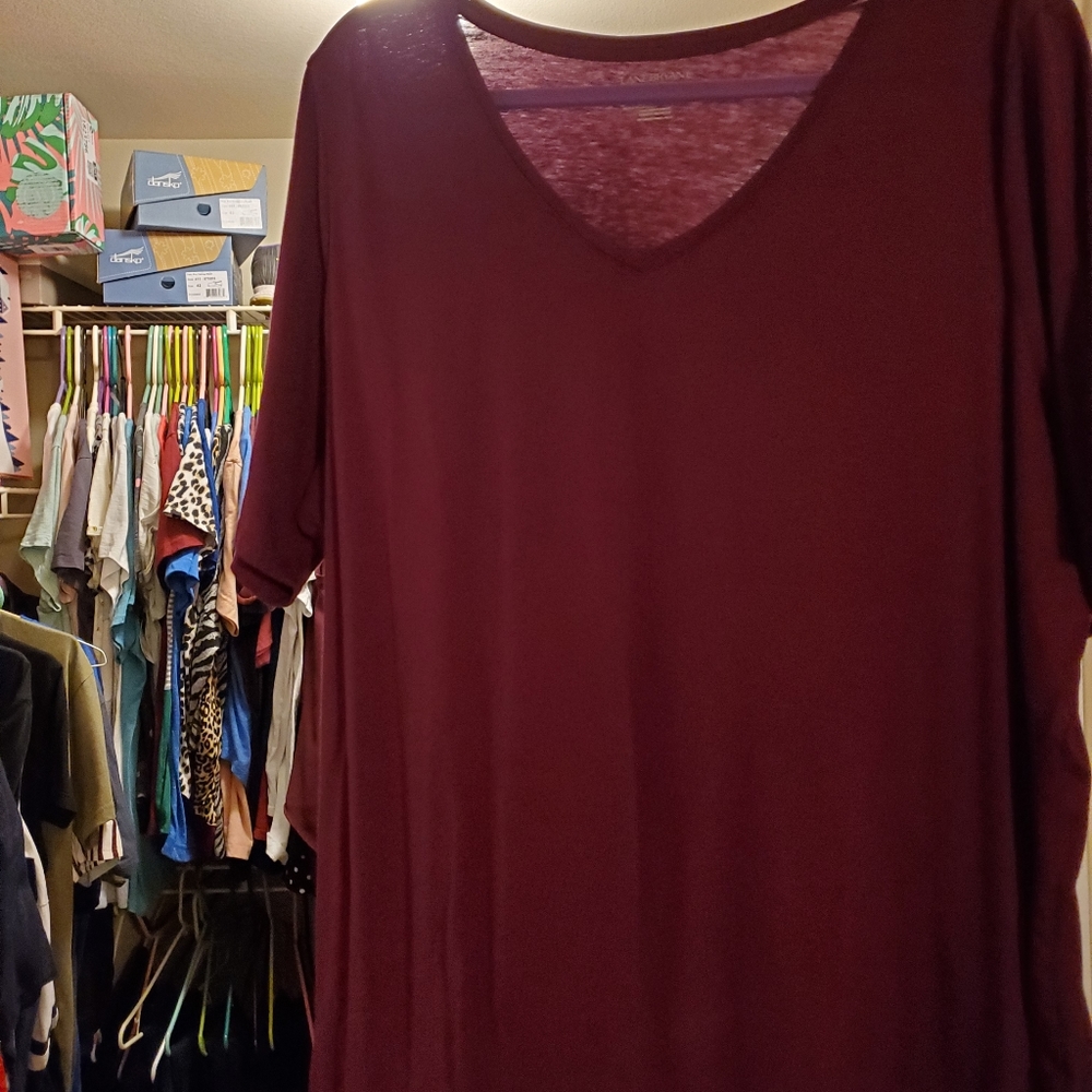 26/28 Lane Bryant Purple T-shirt - Picture 3 of 3